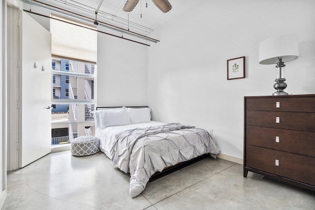 bedroom with ceiling fan