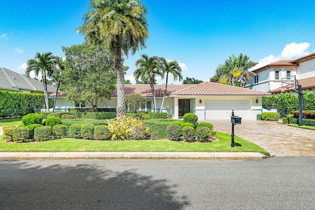 view of front facade featuring a front yard and a garage