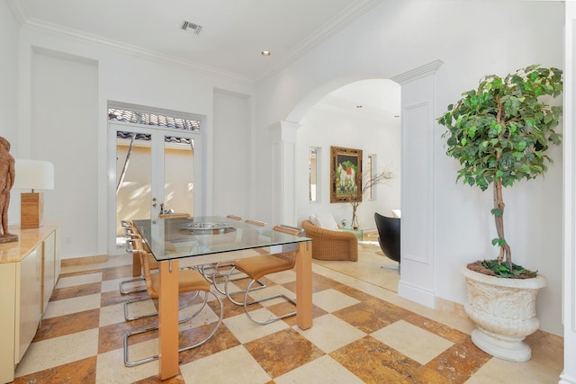 dining room with visible vents, arched walkways, crown molding, and recessed lighting