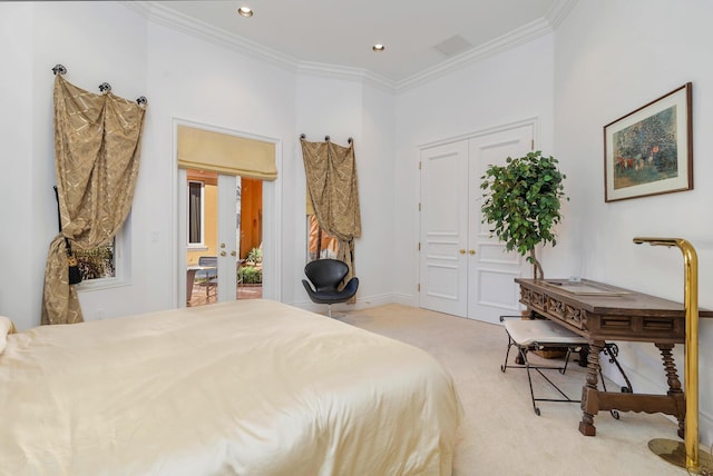 bedroom with baseboards, ornamental molding, access to exterior, carpet flooring, and recessed lighting