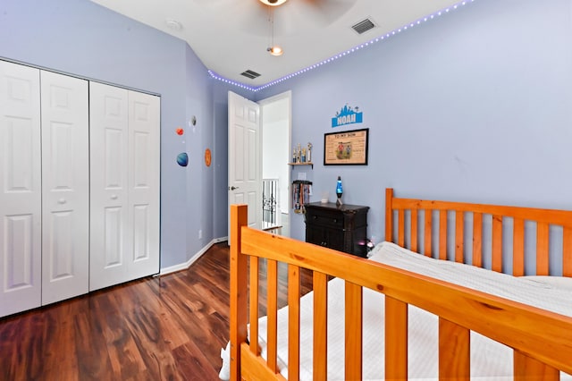 unfurnished bedroom featuring dark wood-type flooring, ceiling fan, and a closet