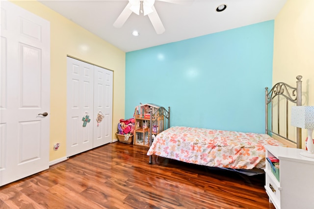 bedroom with hardwood / wood-style flooring, ceiling fan, and a closet