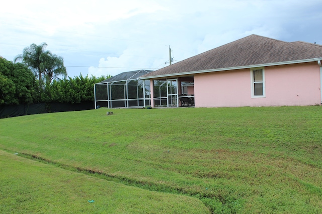 view of yard with a lanai