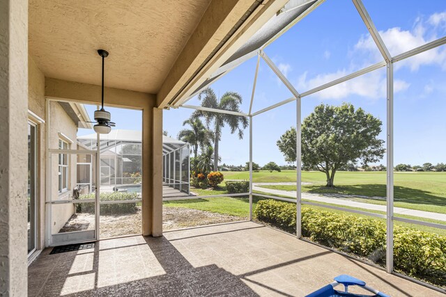 sunroom / solarium with a ceiling fan