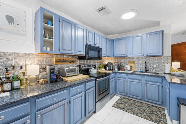 kitchen featuring sink, backsplash, stainless steel electric stove, and blue cabinets