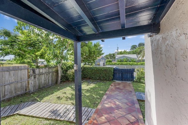 view of yard featuring a patio area