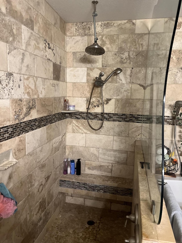 bathroom featuring a tile shower