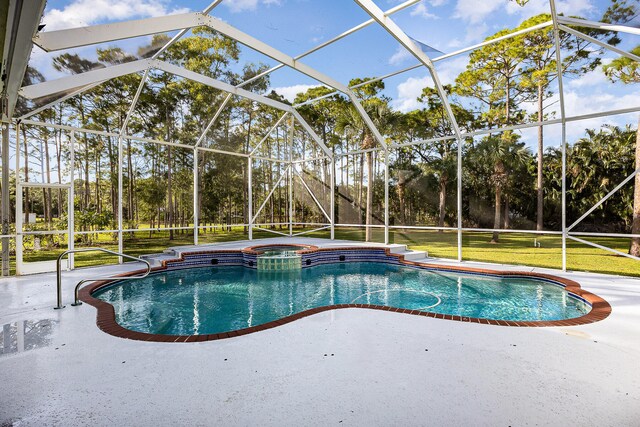 view of pool with a lanai, a patio, an in ground hot tub, and a yard