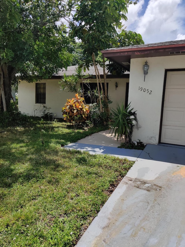 view of front of home with a garage and a front yard