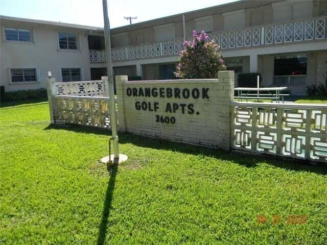 community / neighborhood sign with a lawn