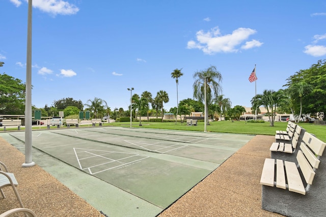 view of property's community featuring a lawn