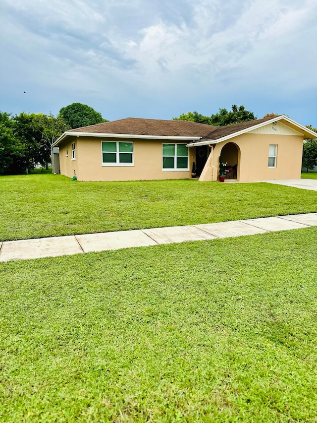 ranch-style house with a front yard