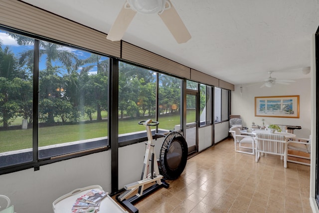 sunroom with ceiling fan