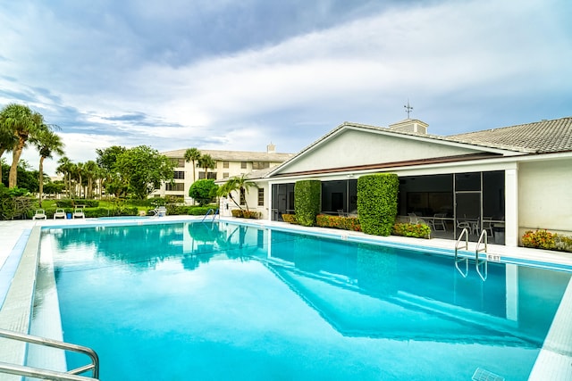 view of swimming pool