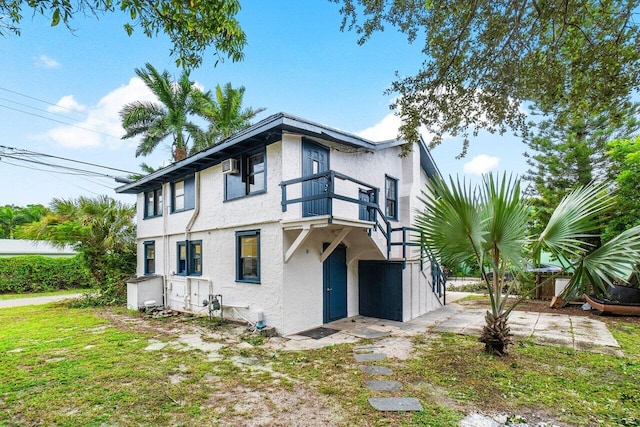 view of front of house with a balcony