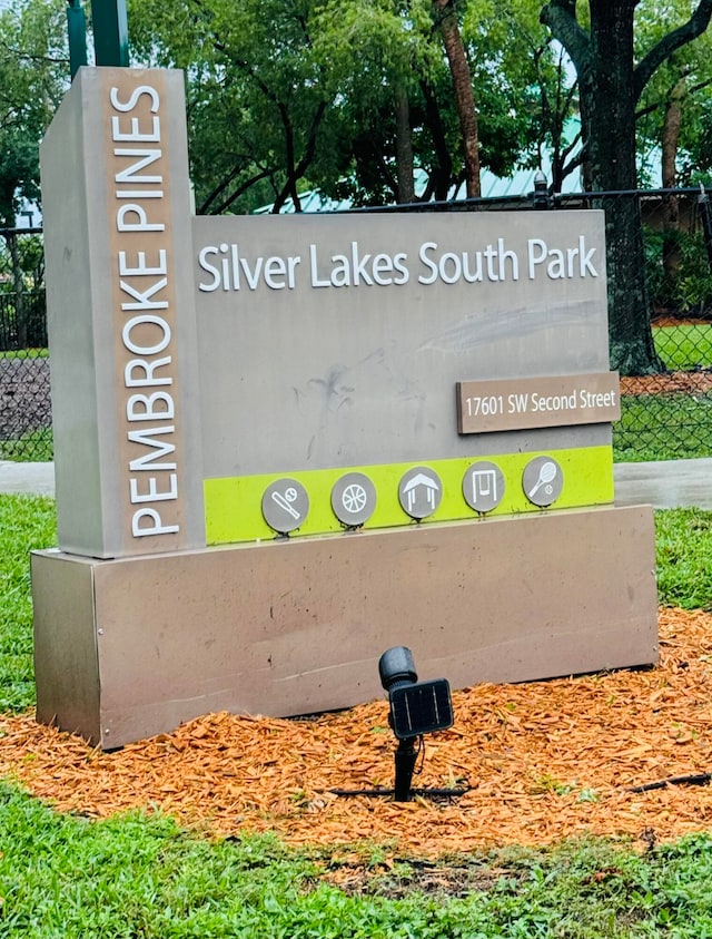 view of community / neighborhood sign