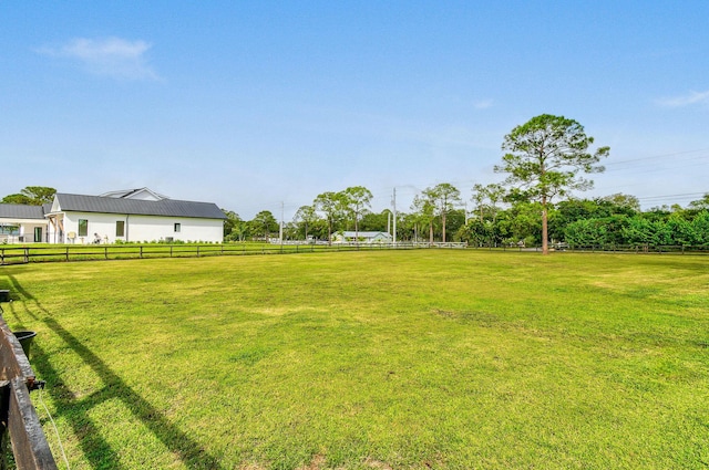 view of yard featuring a rural view