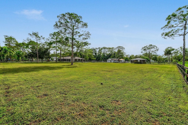 view of yard featuring a rural view