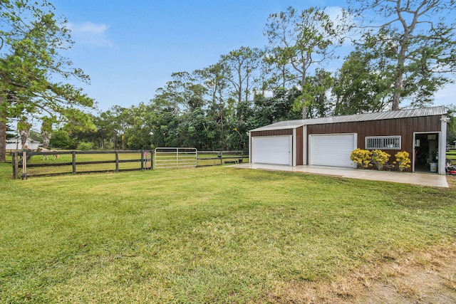 view of yard with an outdoor structure and a garage