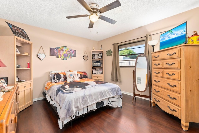 bedroom featuring a textured ceiling, dark hardwood / wood-style floors, and ceiling fan