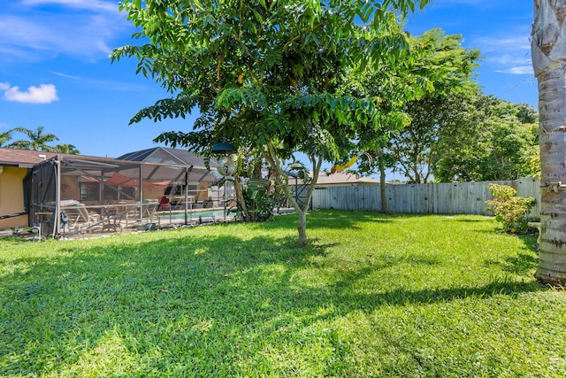 view of yard featuring a lanai and a fenced in pool