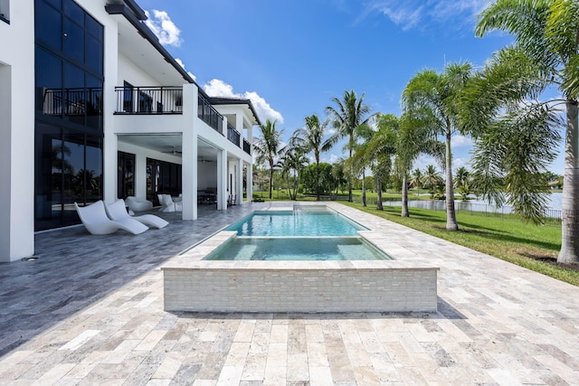 view of swimming pool with an in ground hot tub, a patio, and ceiling fan