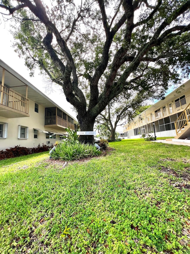 view of yard featuring a balcony