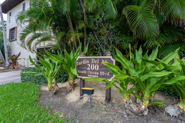 view of community / neighborhood sign