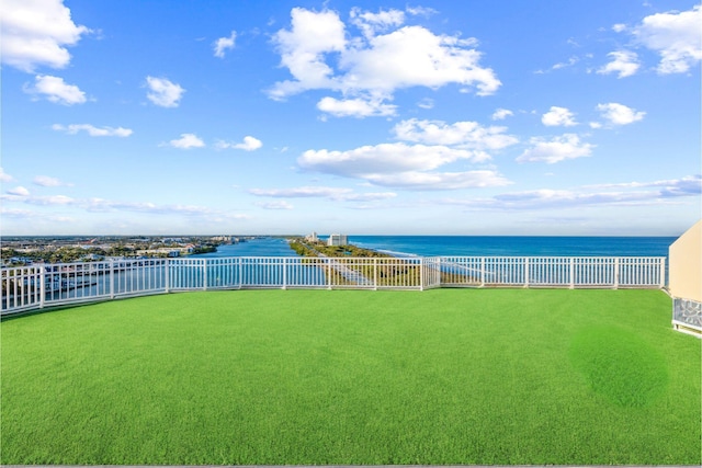 view of yard featuring a water view