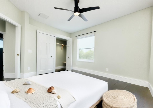 bedroom featuring ceiling fan, dark hardwood / wood-style flooring, and a closet