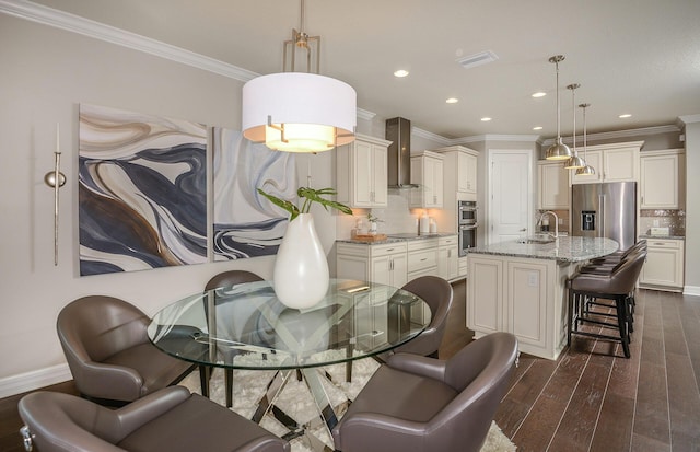 dining area with dark wood-style floors, crown molding, and recessed lighting