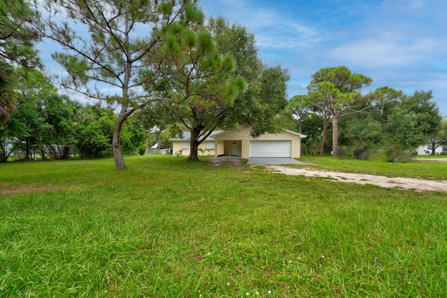 view of front facade featuring a garage and a front yard