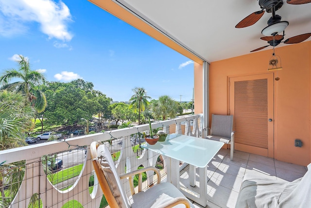 balcony featuring ceiling fan