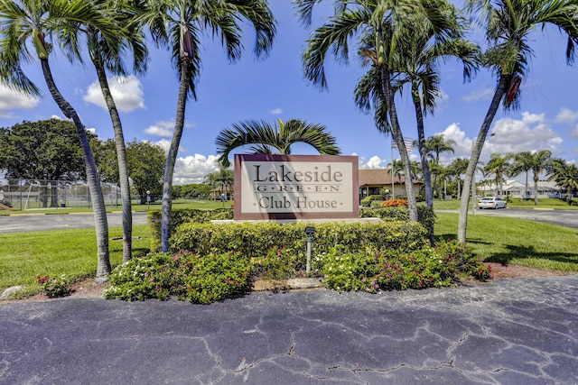 view of community / neighborhood sign