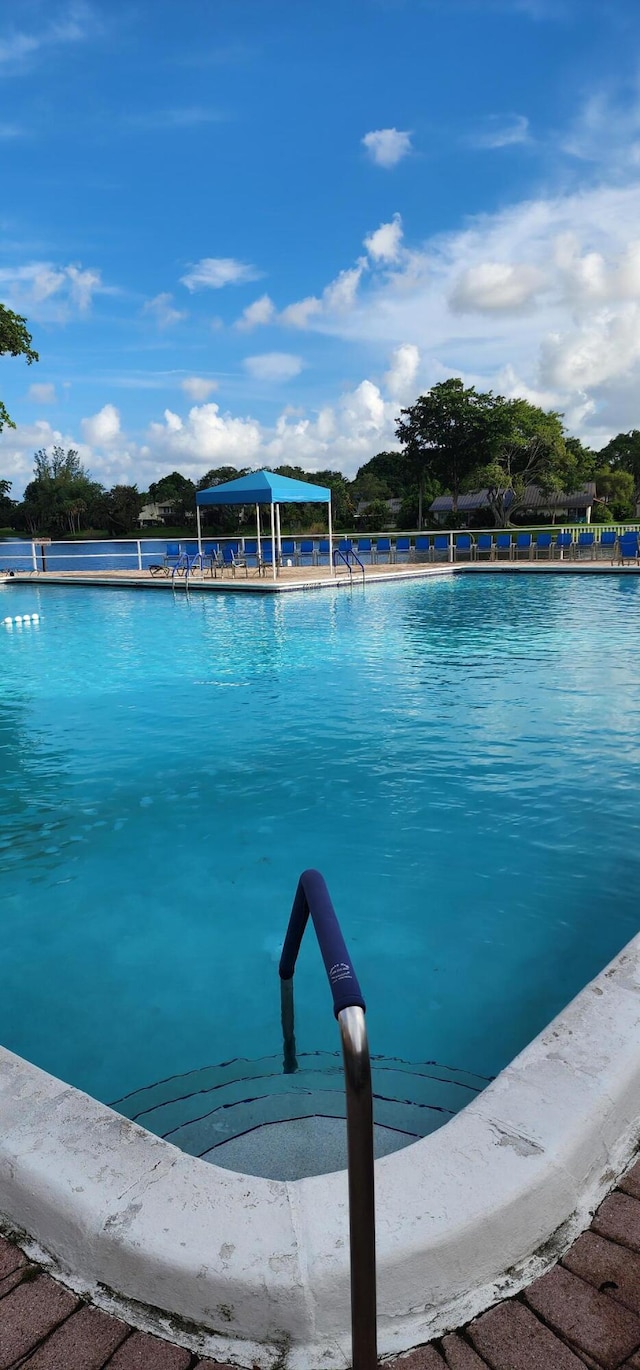 view of swimming pool