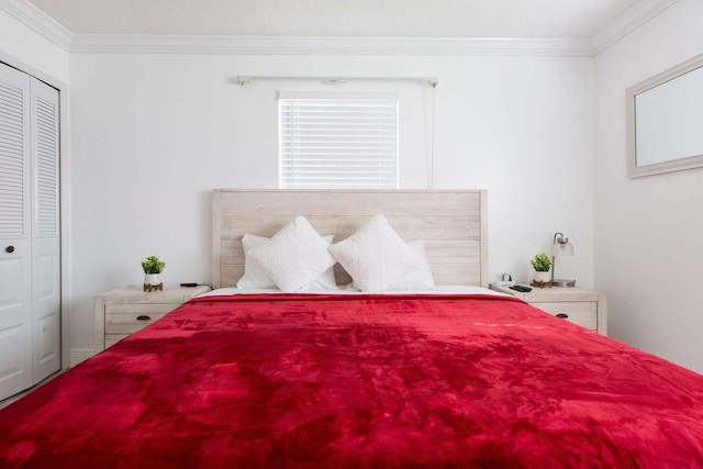 bedroom with crown molding, a textured ceiling, and a closet