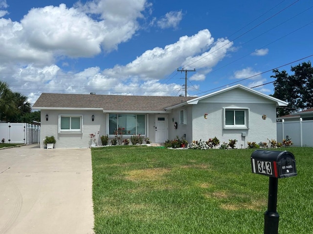 ranch-style house featuring a front yard