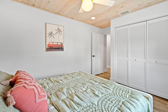 bedroom with wood ceiling, a closet, ceiling fan, and hardwood / wood-style floors