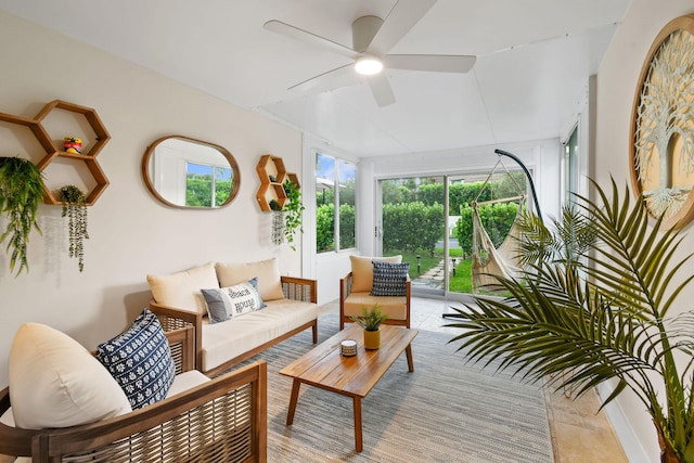 sunroom with ceiling fan