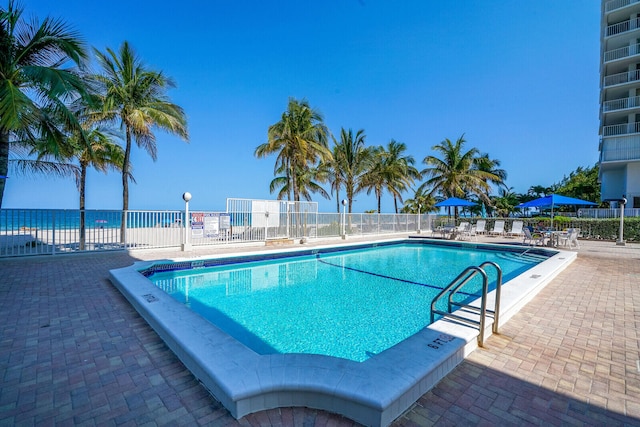 view of swimming pool