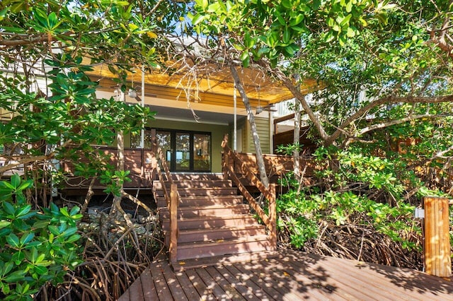 property entrance with a porch