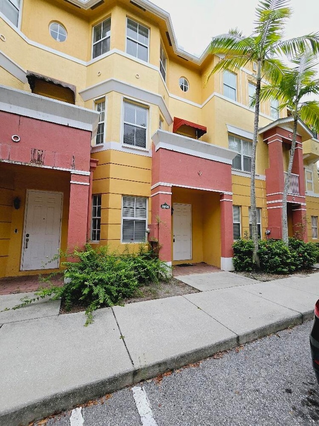 view of front of house with a balcony