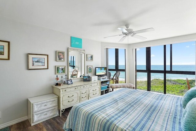 bedroom featuring dark wood-type flooring and ceiling fan