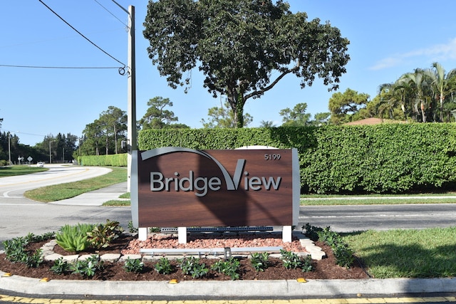 view of community / neighborhood sign