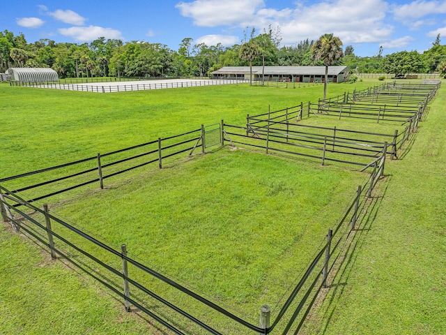 view of yard featuring a rural view