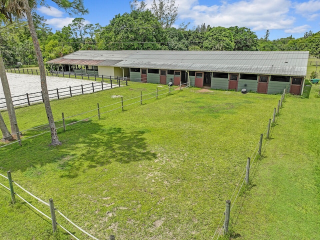 view of yard featuring a rural view