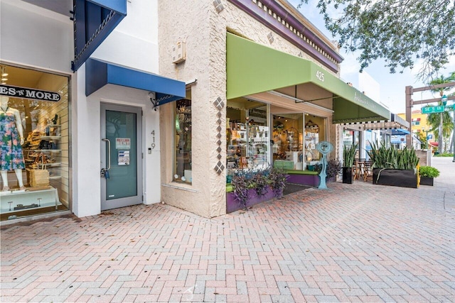 property entrance with stucco siding