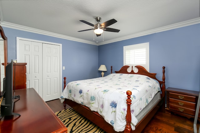 bedroom featuring a closet, ceiling fan, crown molding, and dark hardwood / wood-style flooring