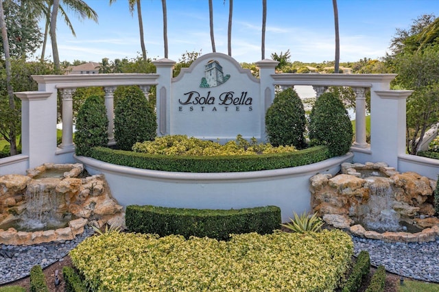 view of community / neighborhood sign