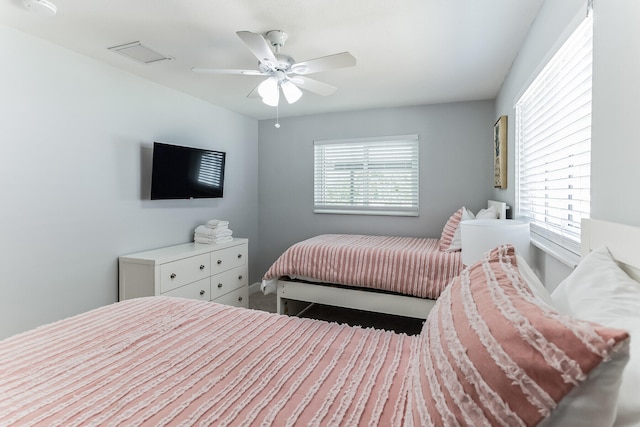 bedroom with ceiling fan